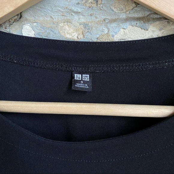 UniQlo black ruffled sleeve T-shirt sizeSm - Picture 3 of 4